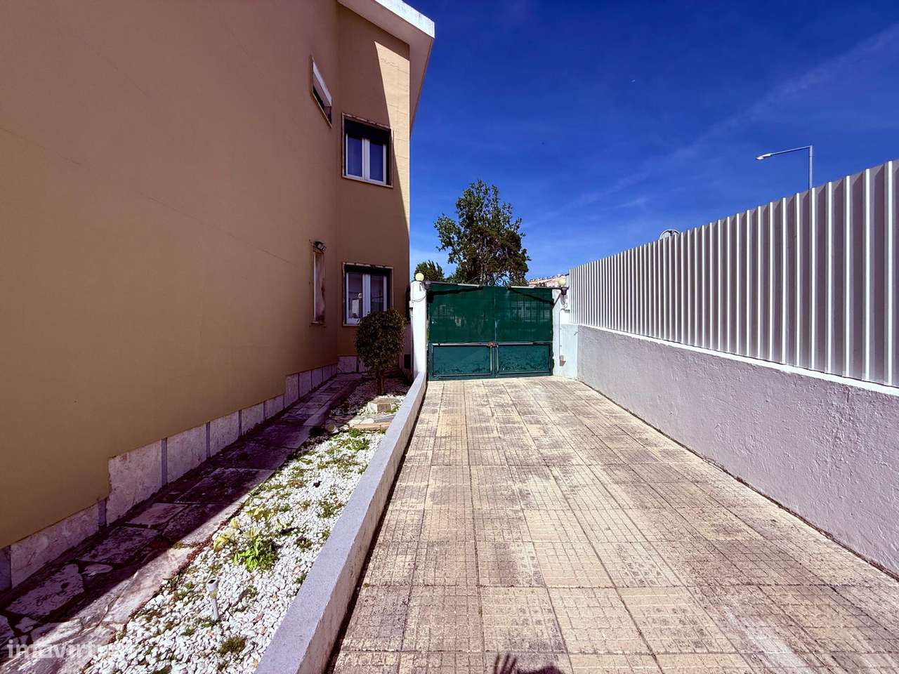 Moradia de 4 quartos, inserida num terreno com 367 m².-31