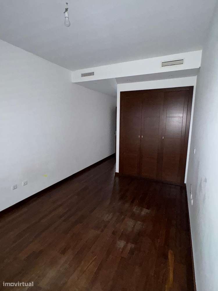 Imóvel de banco :T4 com varanda, garagem em Torres Vedras-7