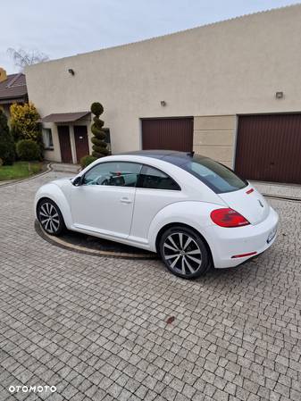 Volkswagen New Beetle - 3