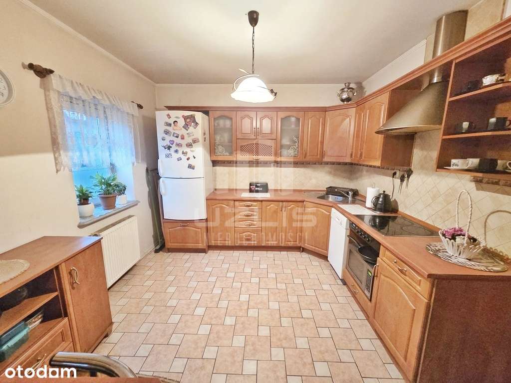 Dom w atrakcyjnej lokalizacji-16