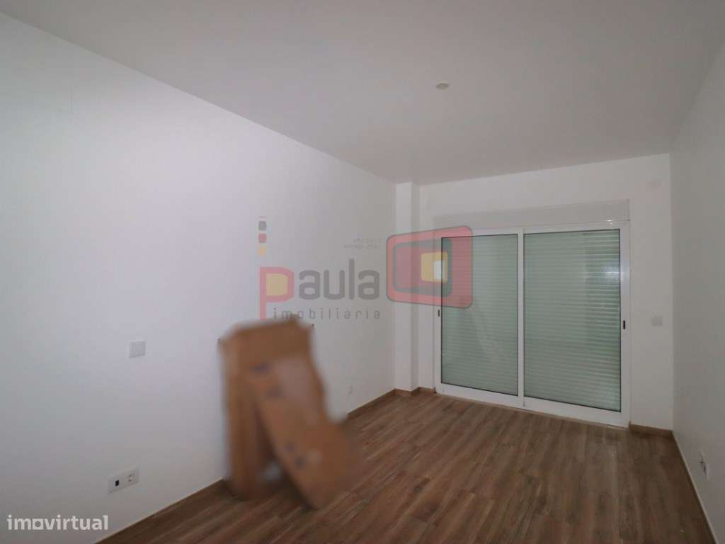 APARTAMENTO T3 COM PARQUEAMENTO - PEGÕES GARE-16