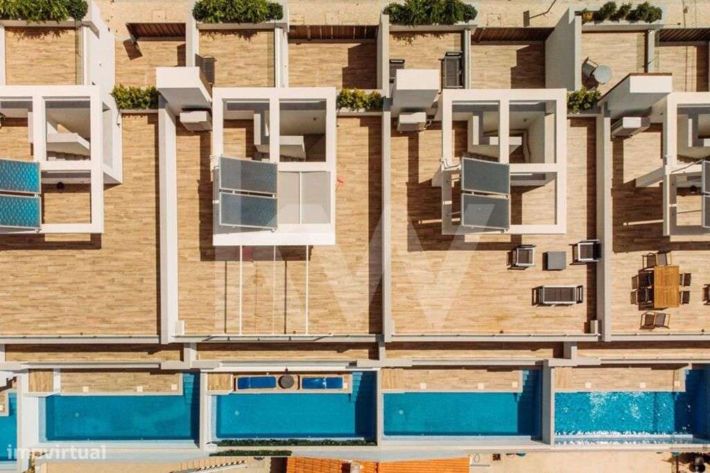 Moradia T3 geminada com linhas contemporâneas, com Piscina e carport n - Grande imagem: 5/44