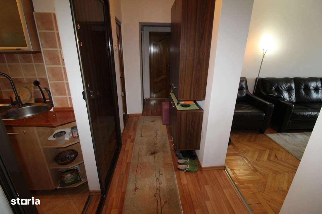 Vând apartament 3 camere în Hunedoara, zona OM-Str.Marțișorului, et.2-8