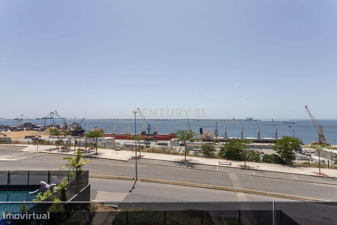 Moradia T4 de Luxo em Setúbal com Vista Rio e Serra-9