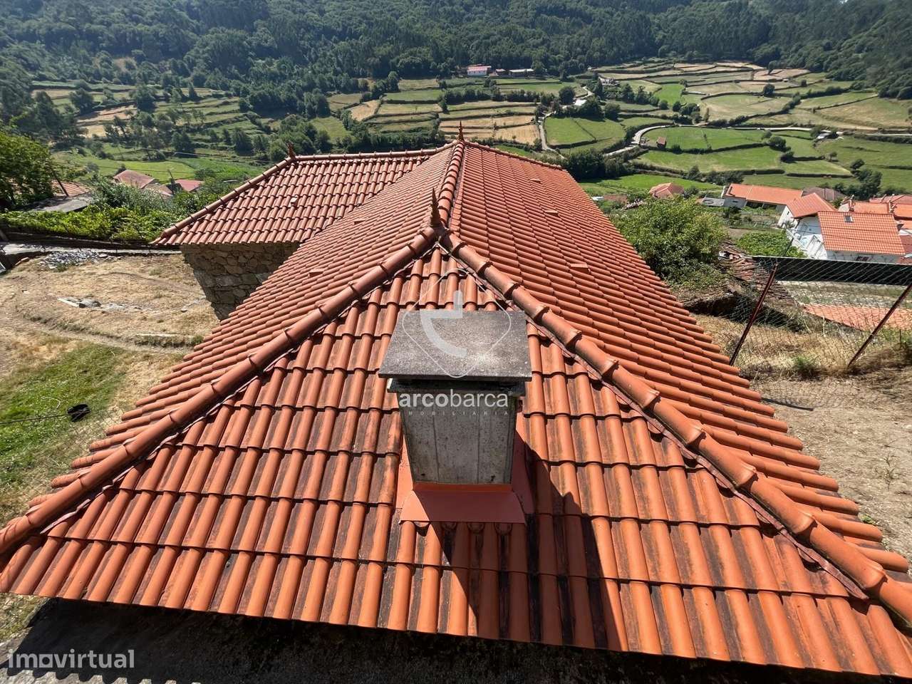 Propriedade com moradia recuperar, 4.700m2 de terreno, vistas excelent-11