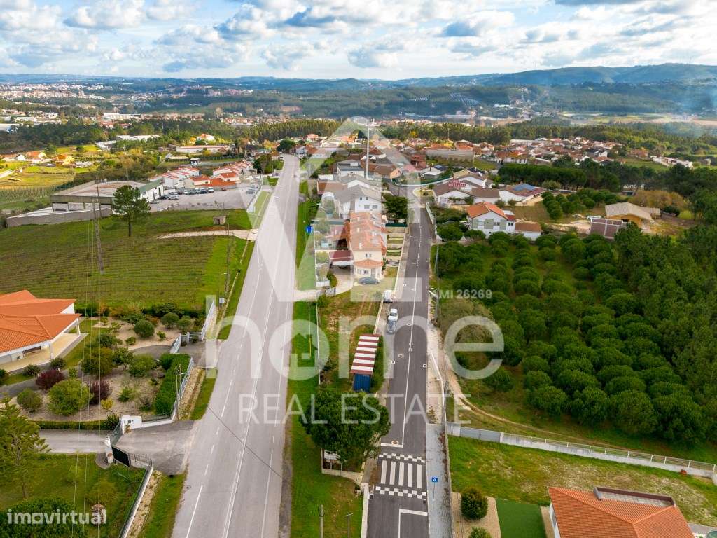 Moradia T4 com 3 WC, Garagem e 1000 m² de Terreno - AZOIA | LEIRIA-40