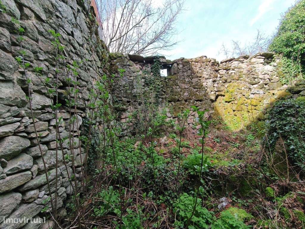 Ideal para reconstrução e valorização - A poucos minutos da vila de...-10