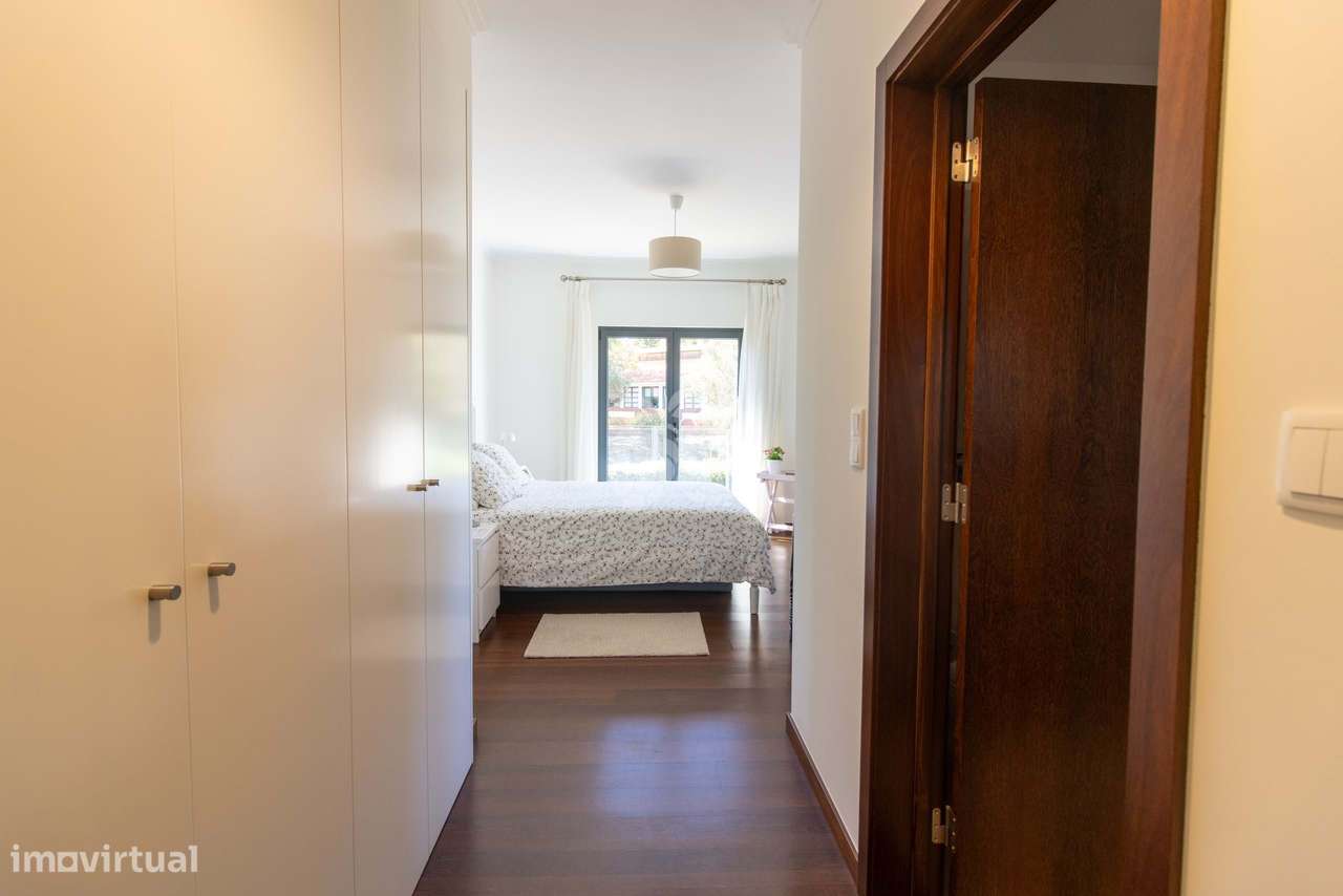 T4 duplex nos "Terraços da Guia" em Cascais com garagem e piscina-18