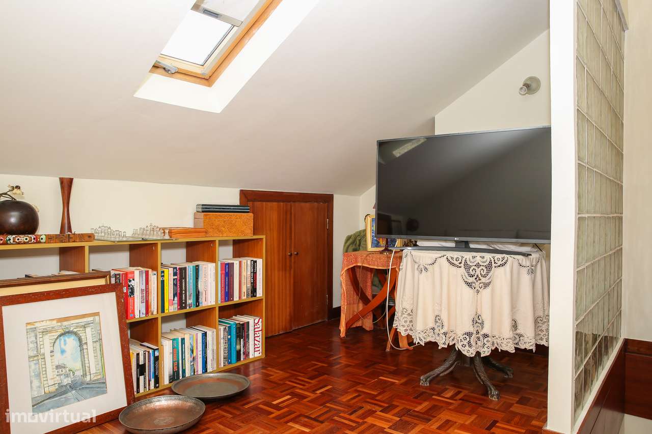 Apart. T3 Duplex c/4 casas de banho, varanda e vista Rio Tejo.-35