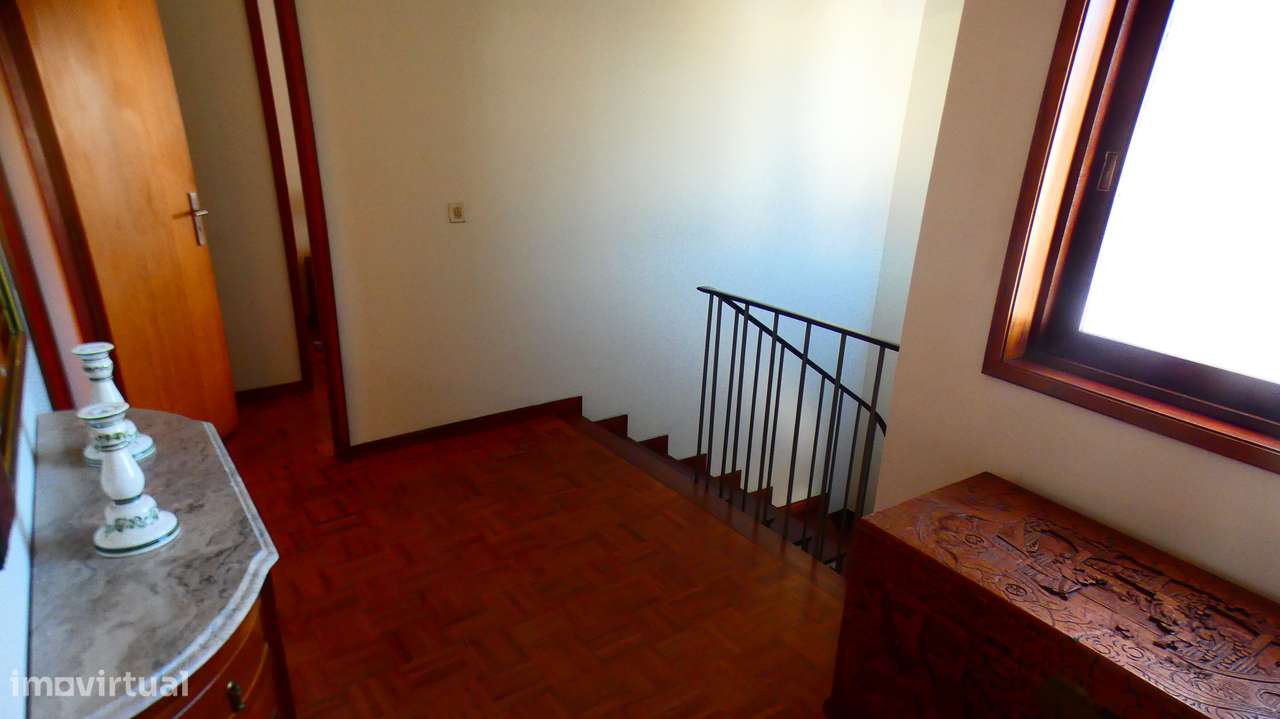 Moradia T5 Vila Nova da Telha-13