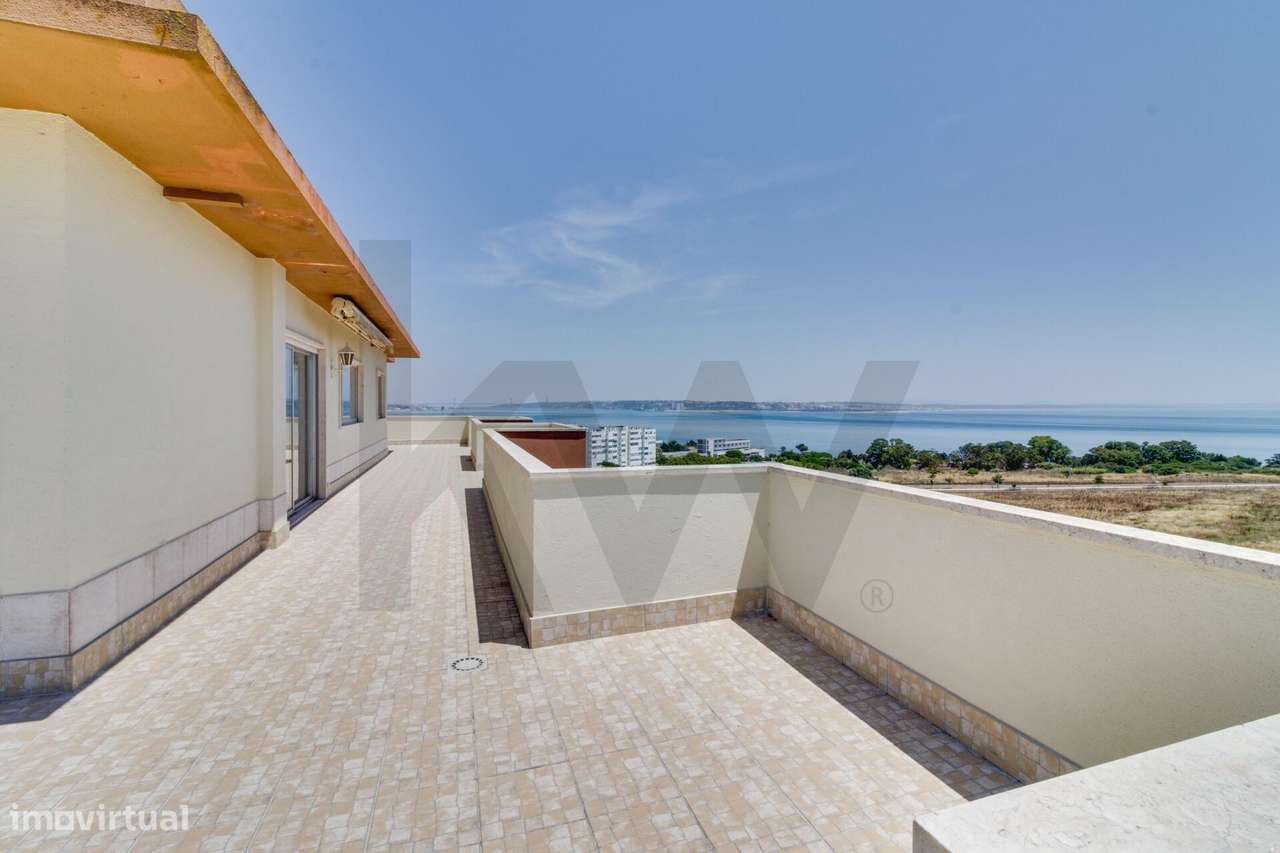 Penthouse T3 com Terraço de 165m2 , Vista Mar e Garagem-33