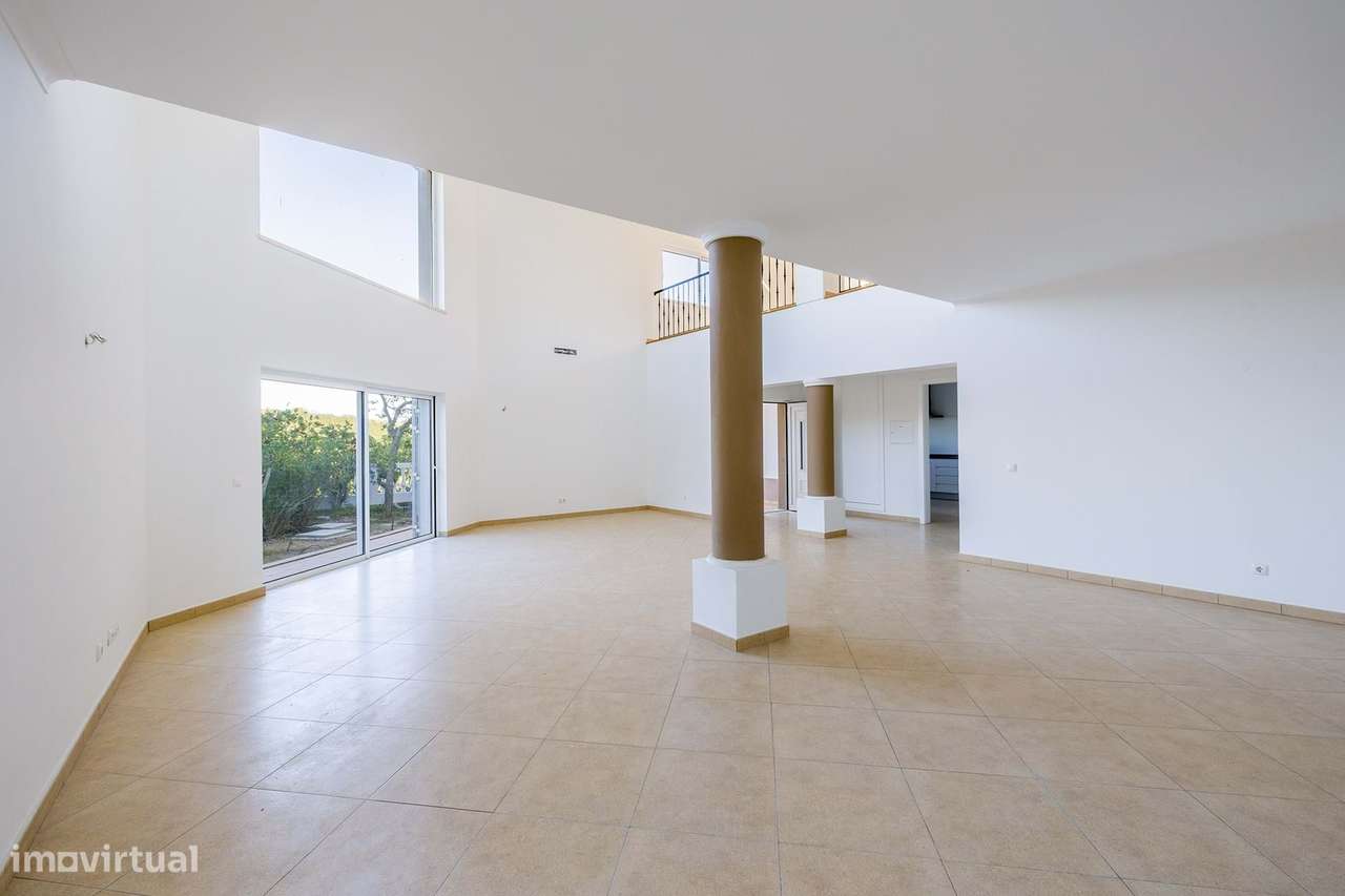 LUXUOSA MORADIA DE 4 QUARTOS NO SANTO ANTÓNIO GOLF RESORT, LAGOS – PRO - Grande imagem: 5/37