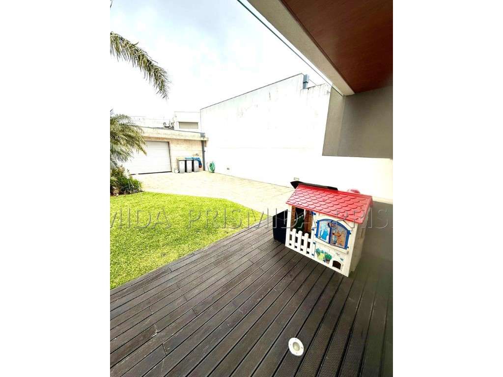 Moradia T3+1 como nova-9