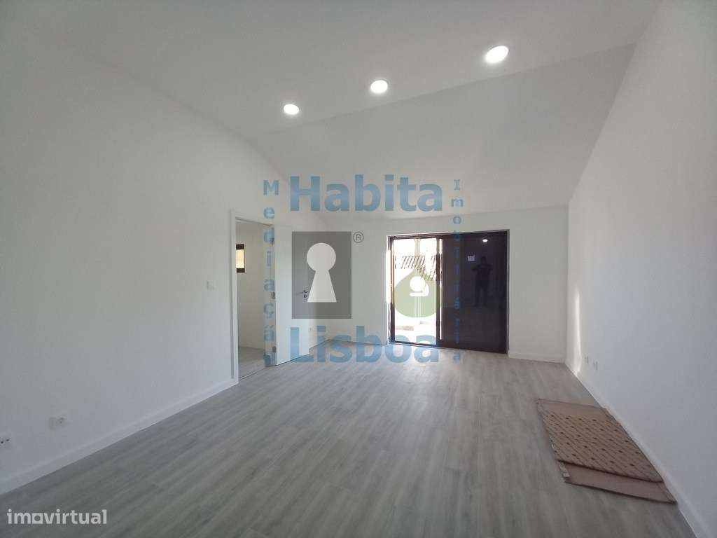 Duplex T3 Com Terraço junto à Praia Costa da Caparica-6