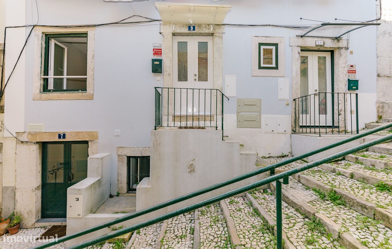 Vende se T1, totalmente remodelado, entre a Baixa de Lisboa e o Castel