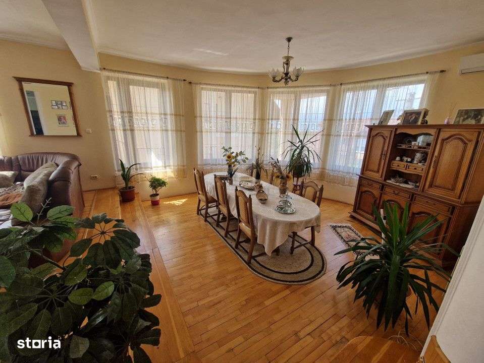 Vila cu Priveliste Panoramica si Versatilitate Unica – Str. Branului-6