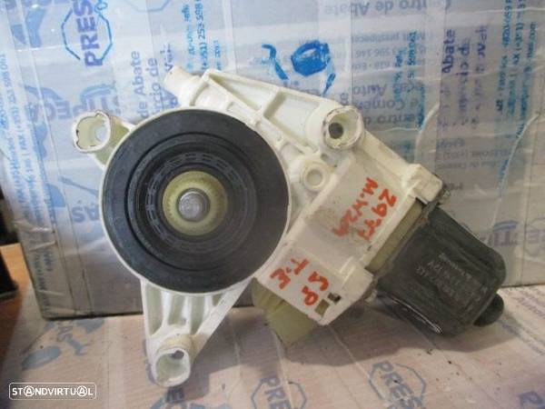 Motor Elevador Vidro A2048200642 MERCEDES W204 CLASSE C 2008 220CDI 170CV 4P CINZA T ESQ - 1