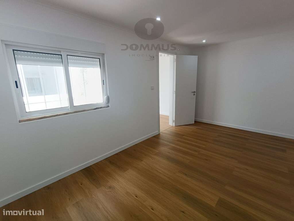 Apartamento T2+1 Renovado na Buraca-6