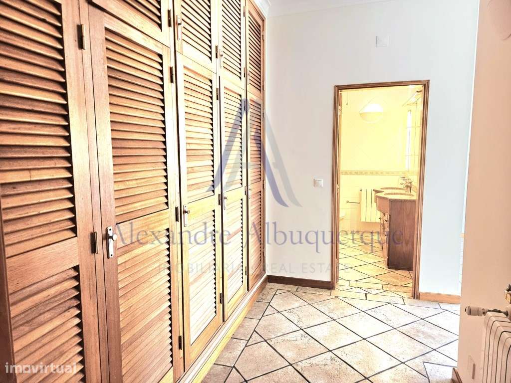 Moradia Isolada com Piscina T3+2-15