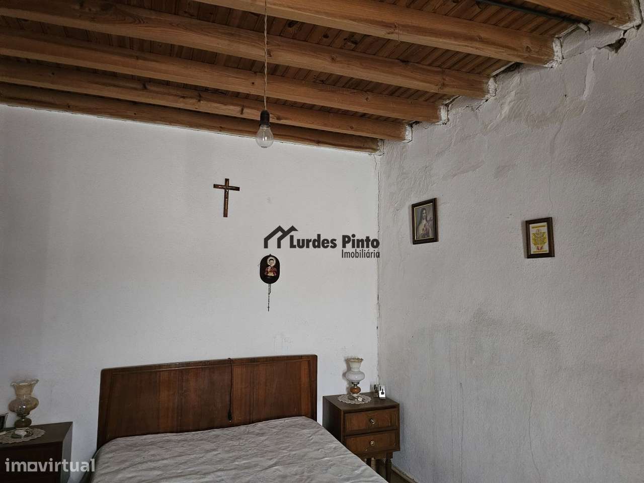 Moradia com dois pisos e logradouro-13