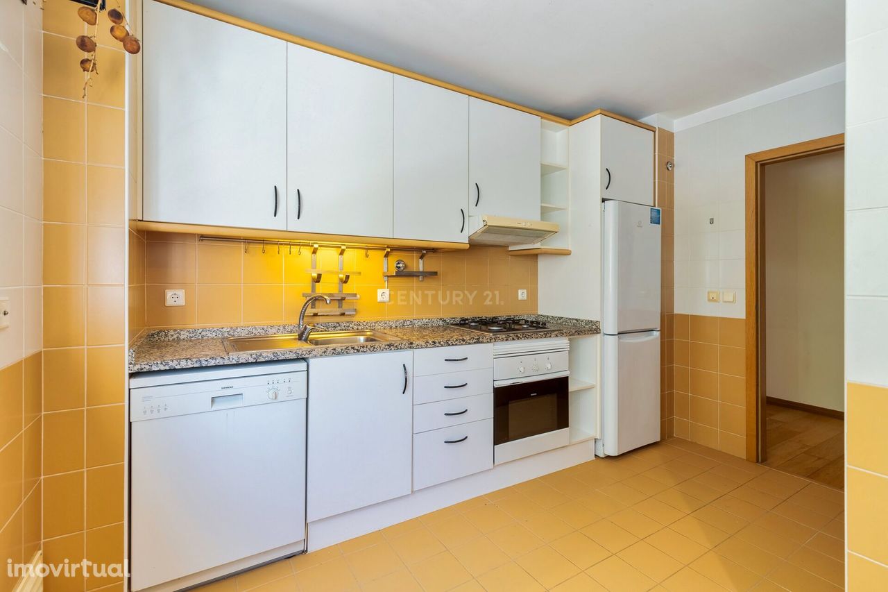 Apartamento T2 Olaias- Lisboa com Parqueamento e arrecadação