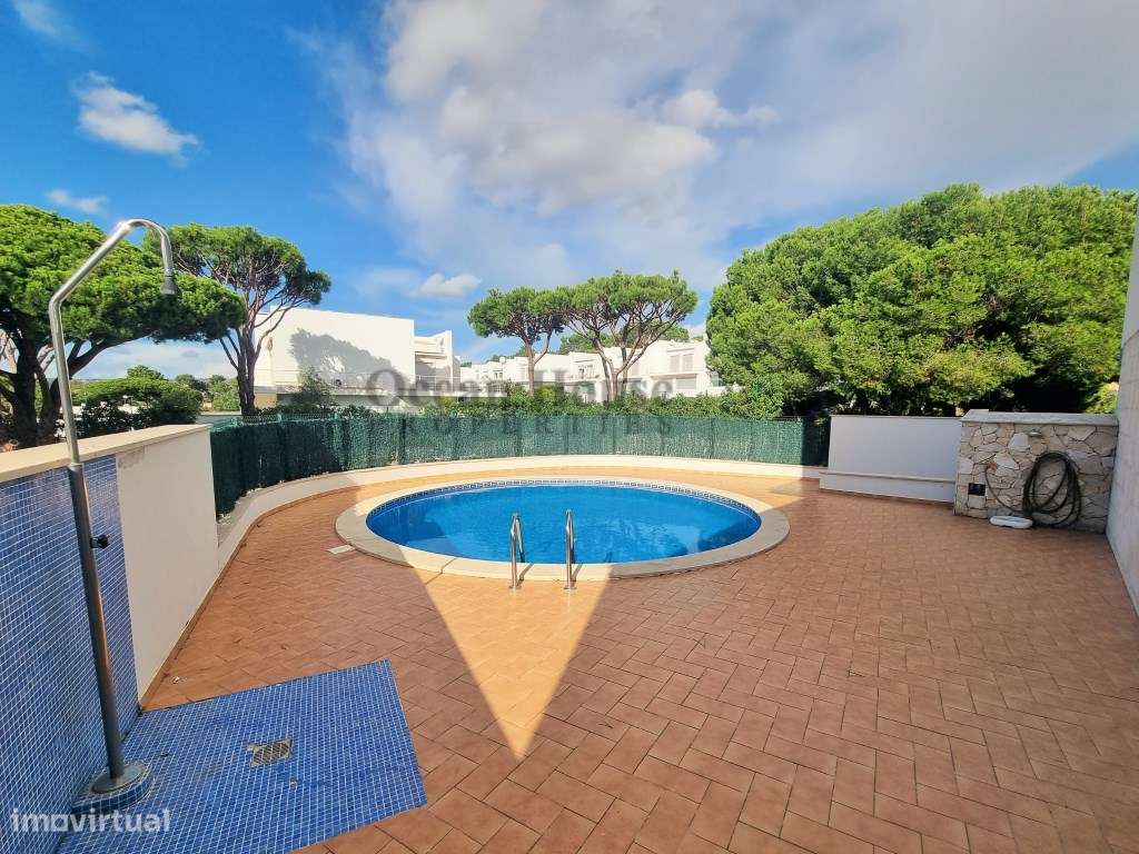 Moradia moderna com piscina e garagem em condomínio - Vilamoura-28