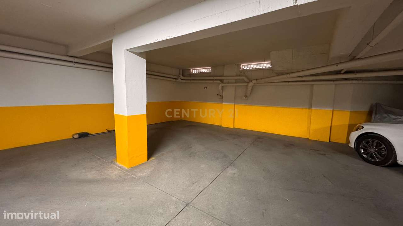 Excelente T4 no Montijo com Garagem e Arrecadação.-42