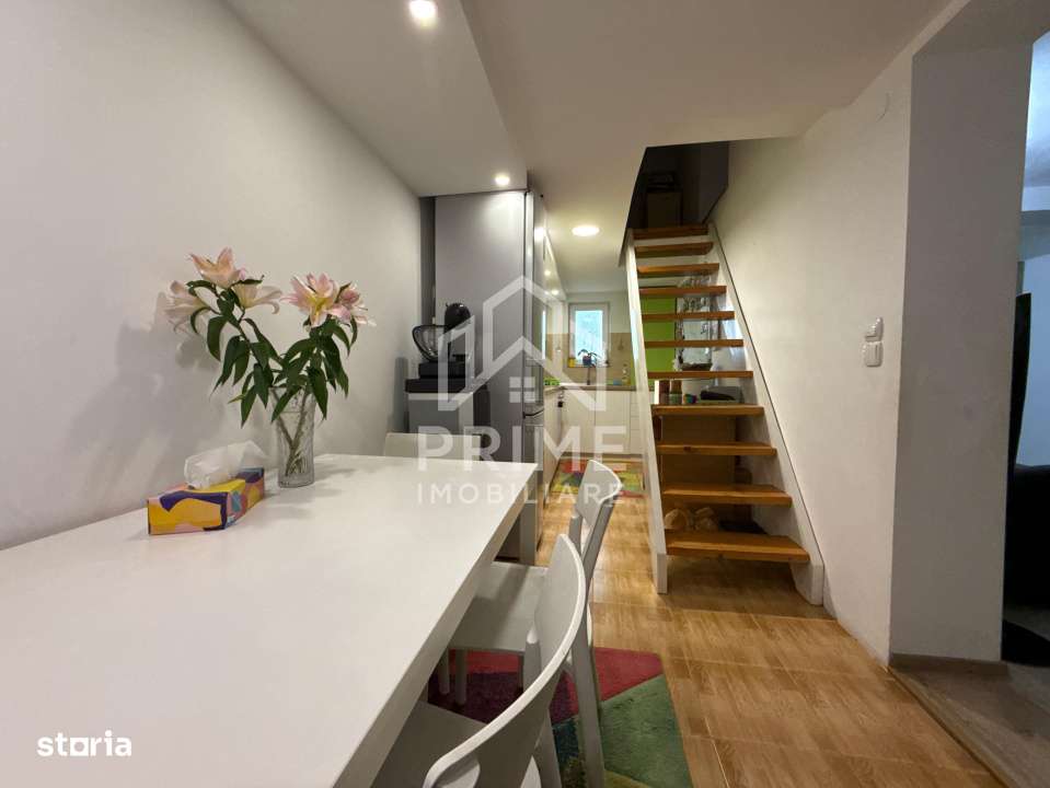 Apartament de vanzare cu 3 camere, scara interioara si curte privata - - Imagine principală: 4/13