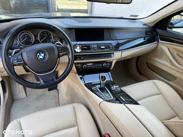 BMW Seria 5 525d xDrive Touring - 2