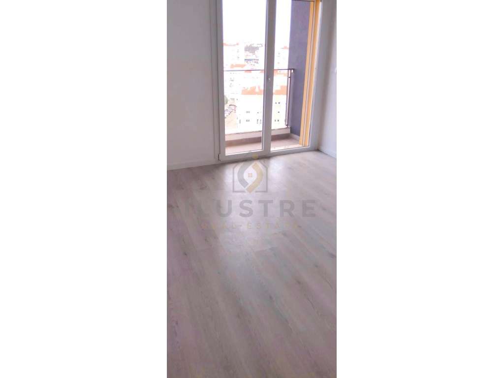 Apartamento T2 com varandas panorâmicas e parqueamento em Santa Mar...-10