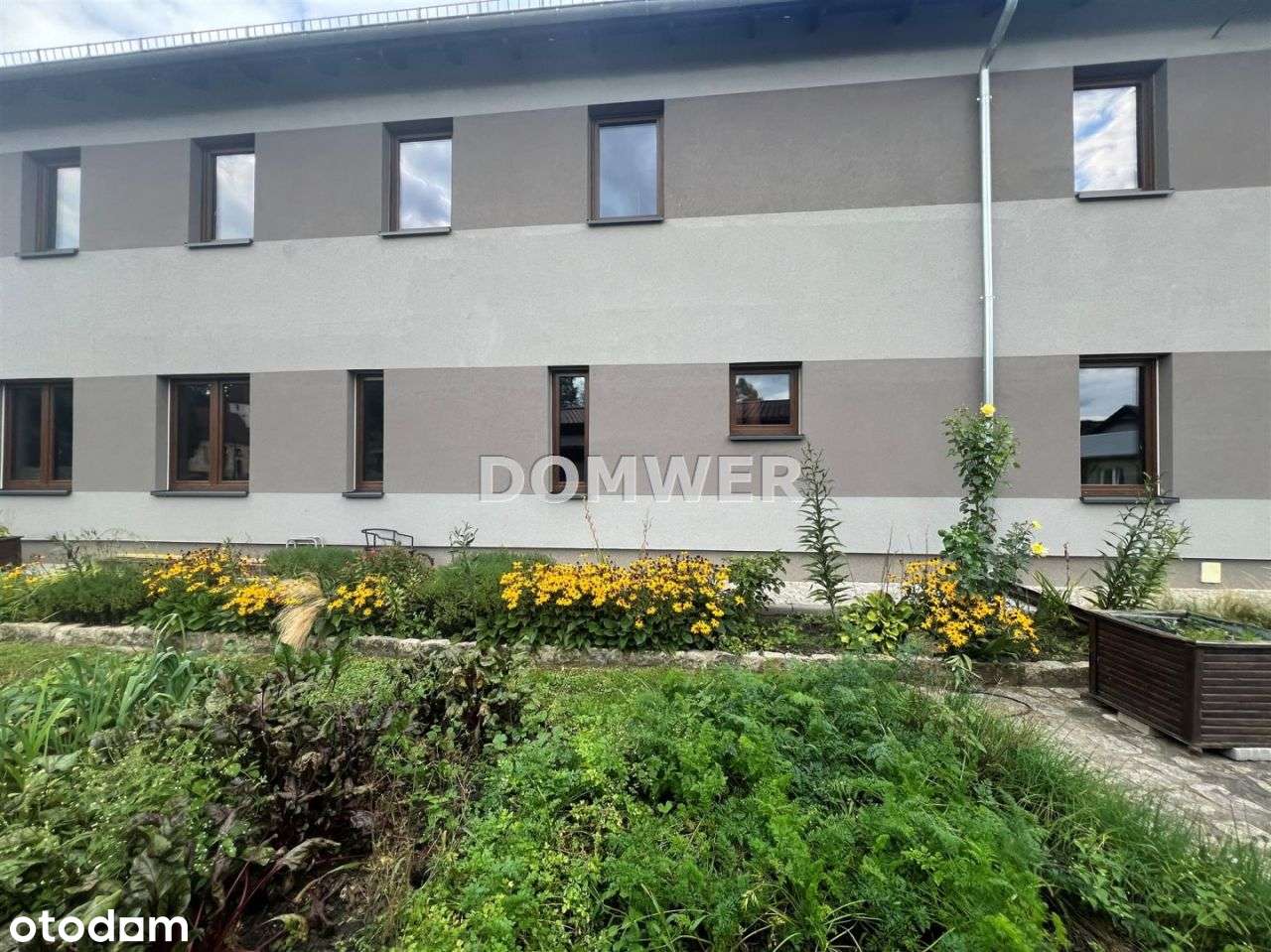 Budynek usługowo-handlowo-mieszkalny w Przyłęgu-2