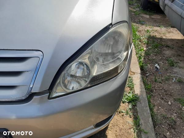 Lampa przednia lewa TOYOTA Avensis Verso EU - 4