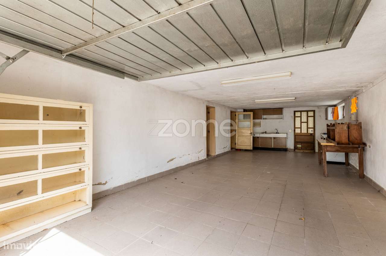 Moradia T4 em verdadeiro oásis urbano-35
