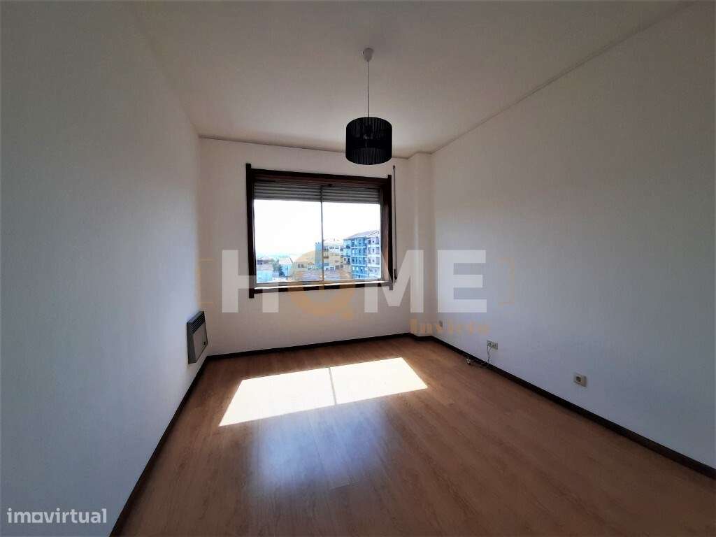 Apartamento T3+1, com varanda à Av. Fernão de Magalhães- Bonfim- Porto-3
