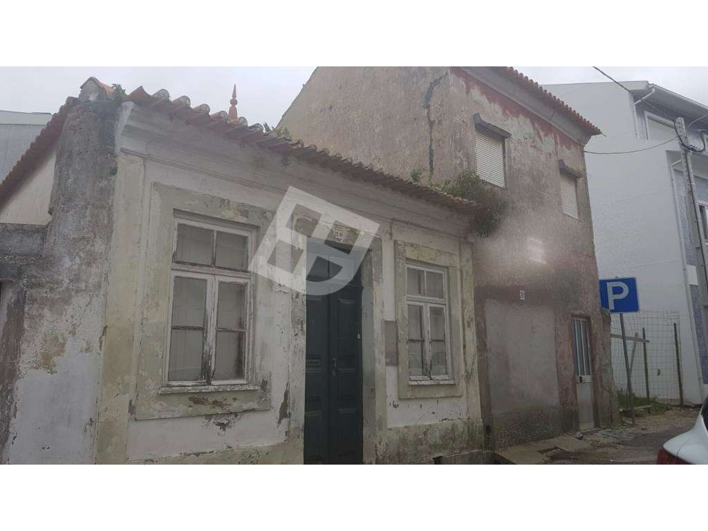 Moradia T2 para reabilitar - Localizada em Esgueira - Aveiro - Grande imagem: 1/20