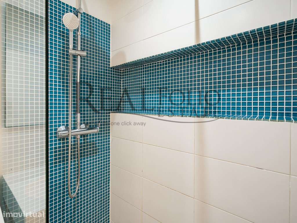 Apartamento T1 remodelado com varanda na Costa da Caparica-8