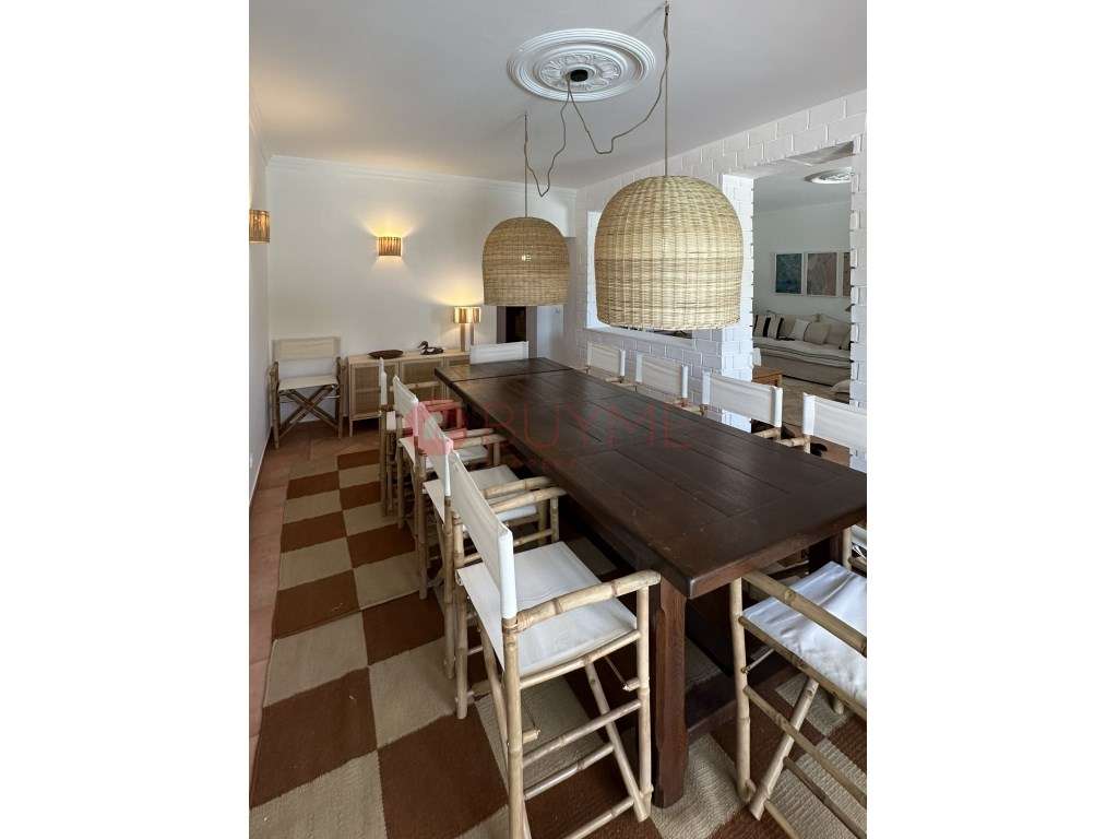 Moradia V4 Exclusiva com Piscina, Jacuzzi e Amplos Jardins em Almancil-15