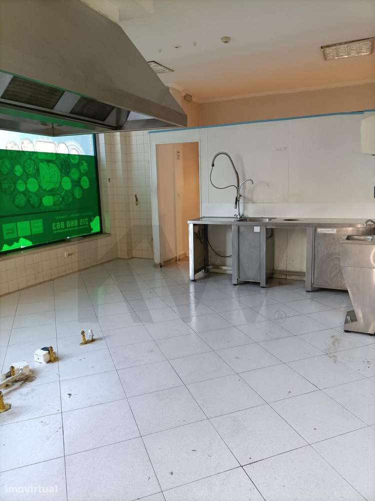 VENDA | ESPAÇO COMERCIAL COM ARRECADAÇÃO – CENTRO DE ALVERCA-13