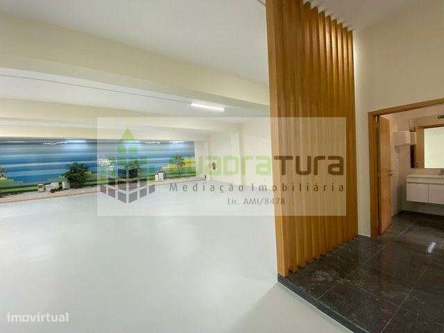 LOJA C/410m2 num só piso (Rés-do-chão) | Rua da Constituição | Já c... - Grande imagem: 3/14