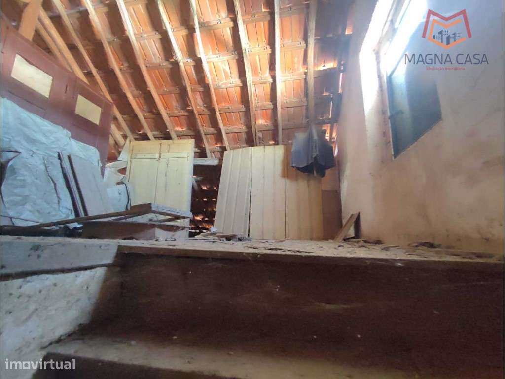 Moradia em Propriedade Total com 3 apartamentos T3, + 1 apartamento...-50