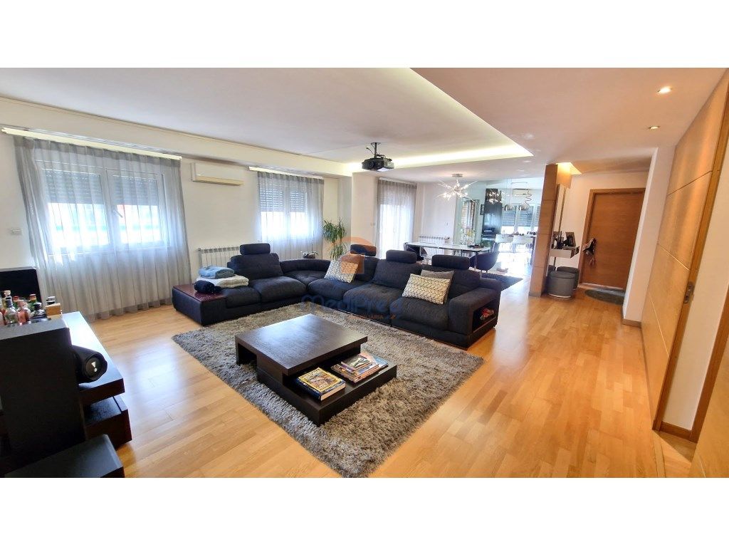 Apartamento T3 (convertível em T4) na Urb. Jardim da Amor...