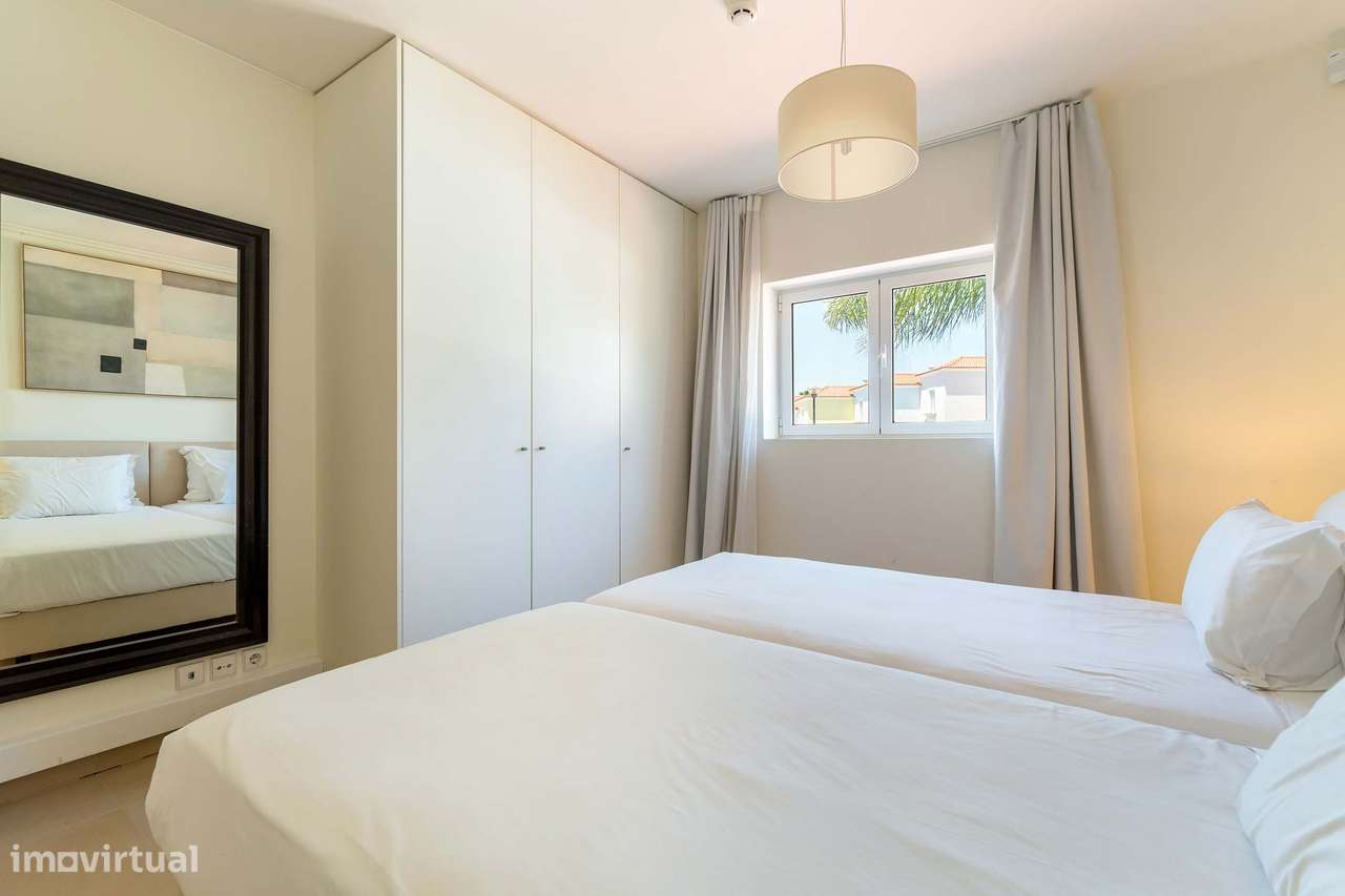 Elegante Apartamento T1 com agradável varanda em Resort-13