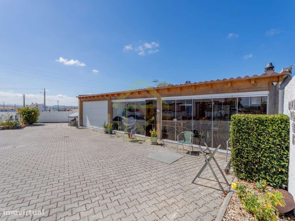 Quintinha com piscina inserida em terreno com 2950 m2-53