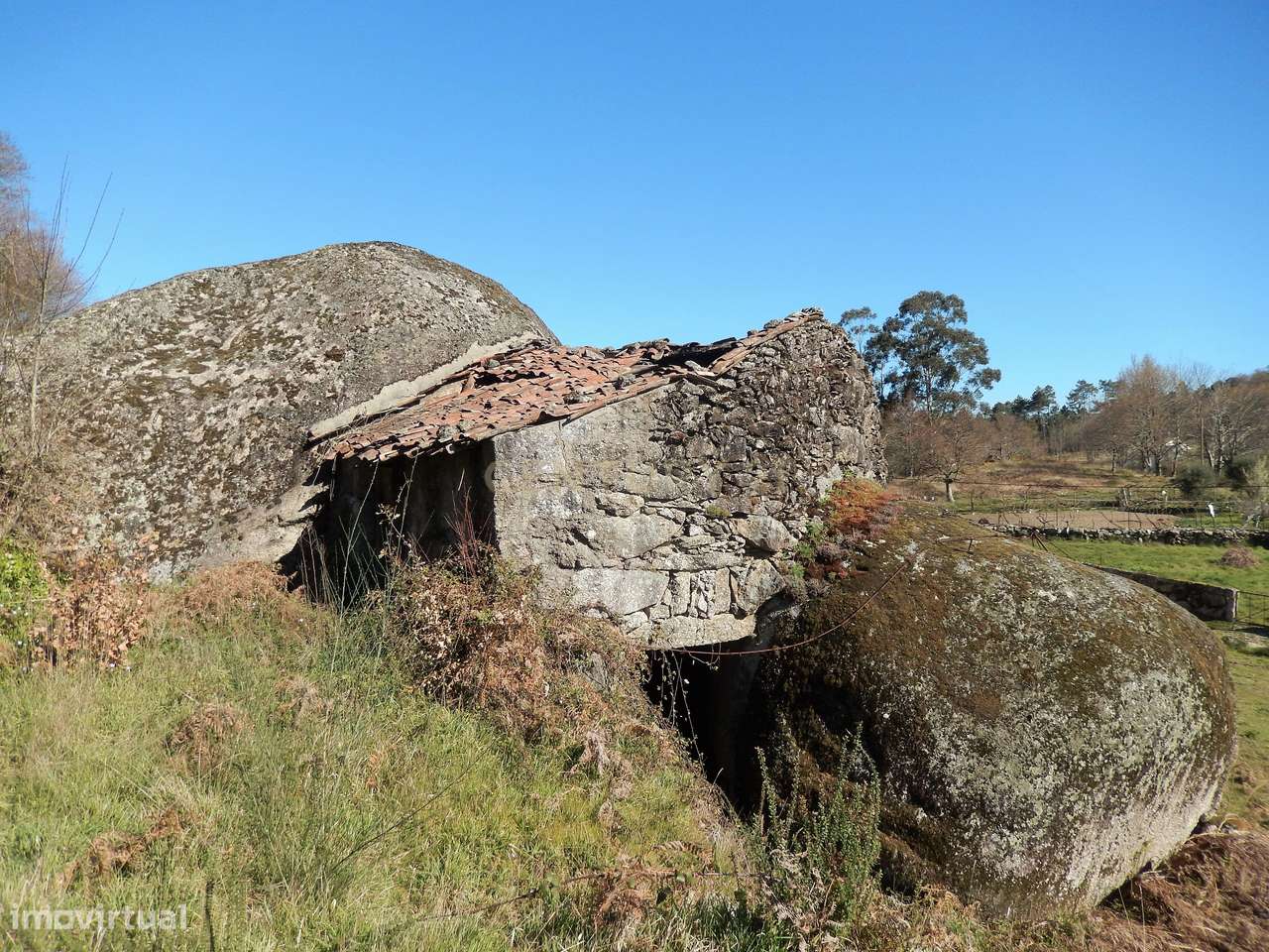 Moradia para Reabilitar em Padornelo, Paredes de Coura - Grande imagem: 4/8