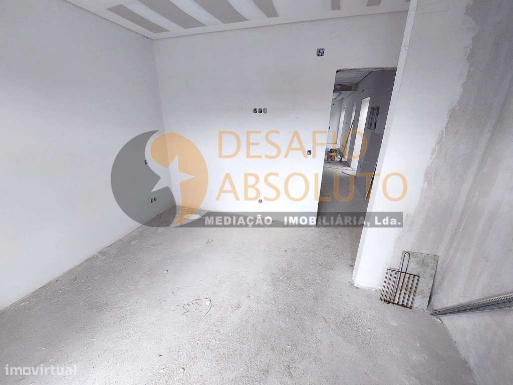 Moradia Geminada Duplex T3. Redondos, Fernão Ferro-10