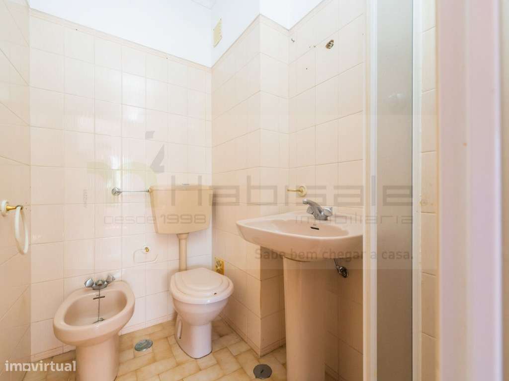Apartamento T3 com Garagem, arrecadação e vista desafogada no Murta...-25