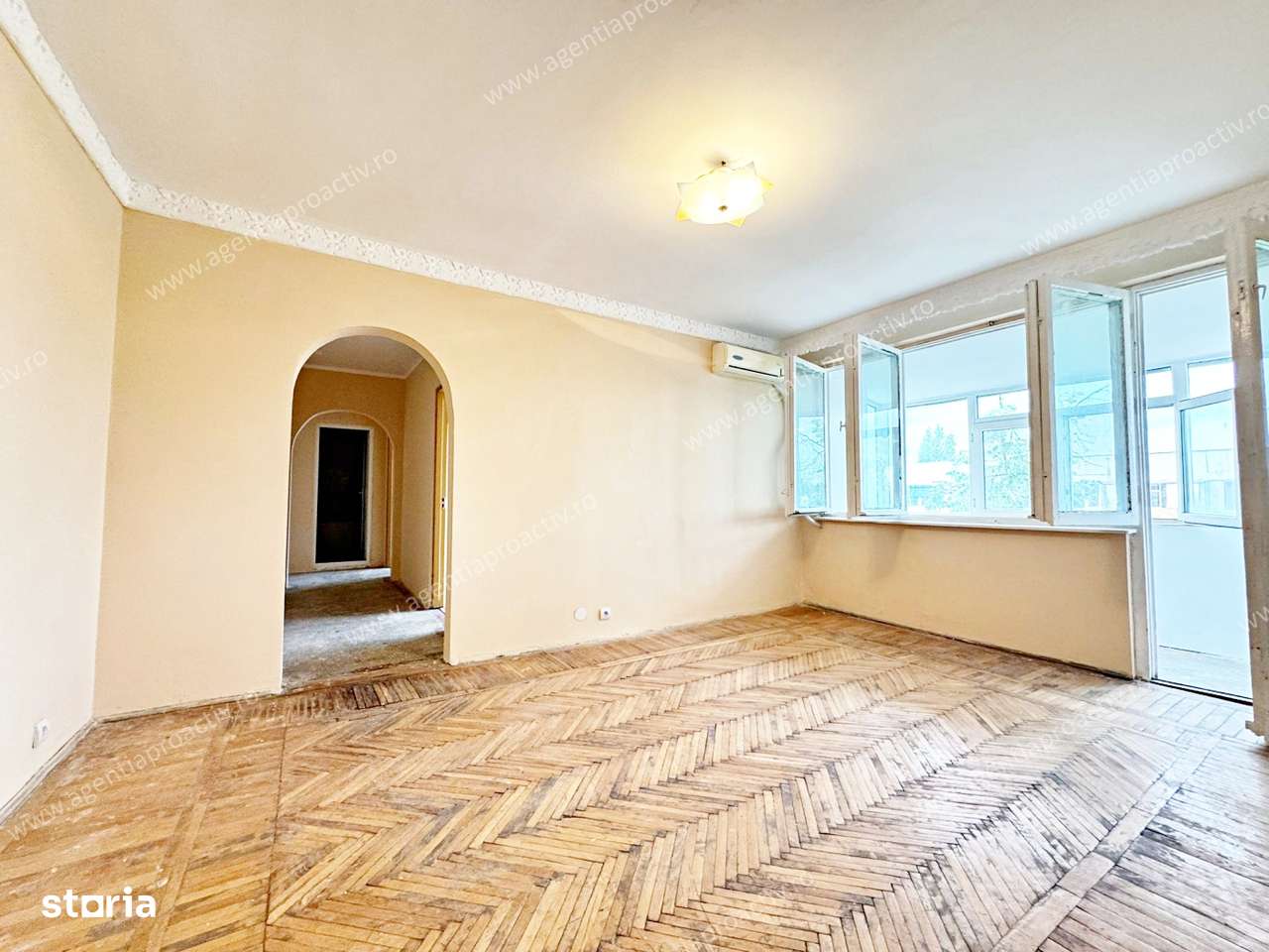 Apartament cu 3 camere, în cartierul Micro 16, 70 mp.