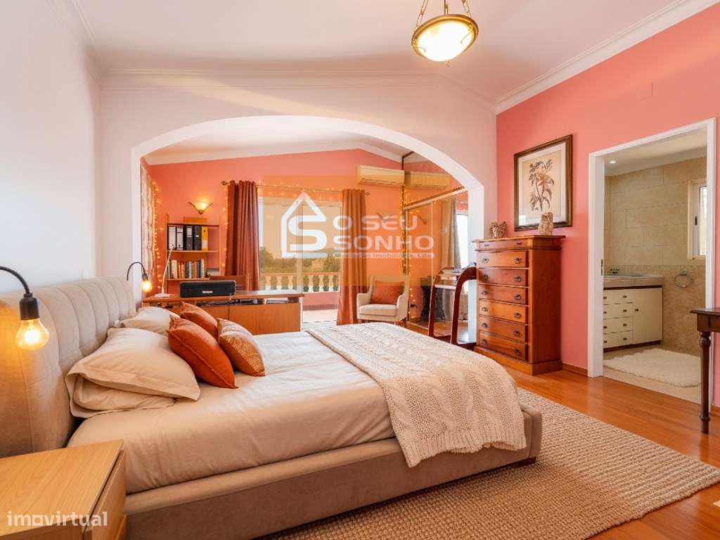 Moradia T4 em Santa Bárbara de Nexe-12