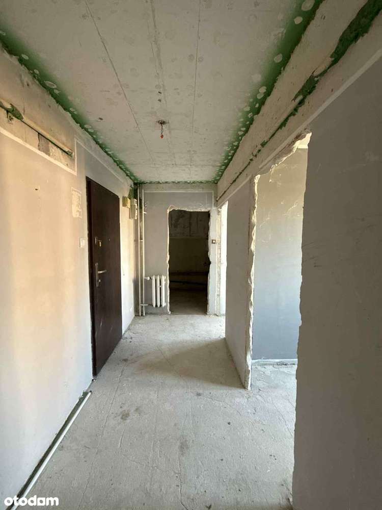 3 lub 4 pokojowe mieszkanie do remontu z balkonem, Os. Dywizjonu 303-1