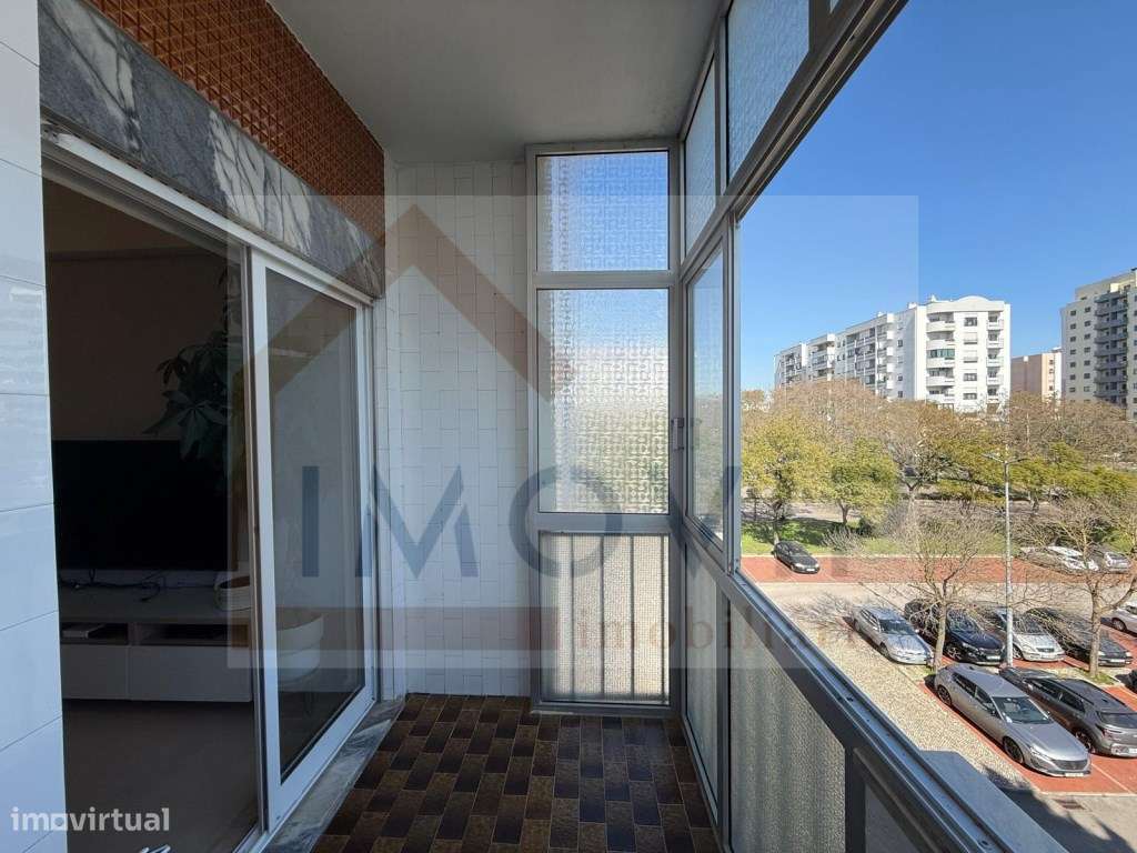 Apartamento T3 totalmente remodelado em zona nobre Setúbal-23